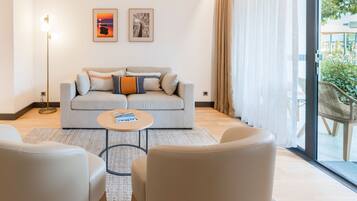 1 habitación, minibar y espacio para trabajar con laptop