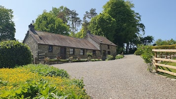 Cottage | Front of property