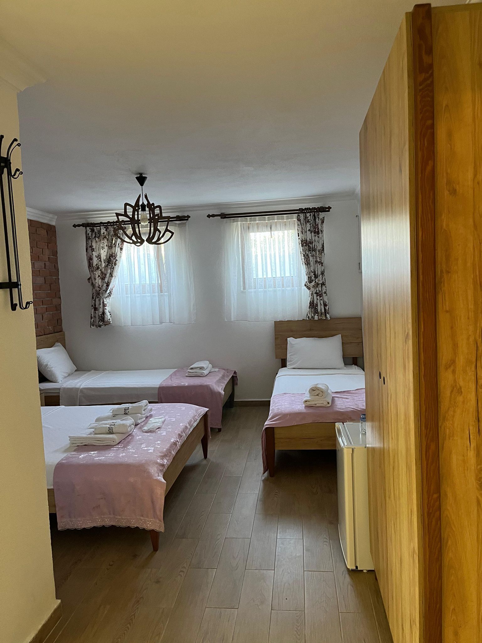 Bodrum Kat Dört Kisilik Oda | Sengetøy