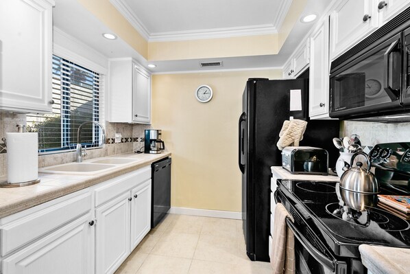 Fridge, microwave, oven, stovetop