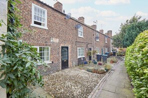 Exterior - Host & Stay | Rose Cottage (Middlesbrough)