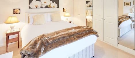 3 habitaciones, tabla de planchar con plancha, wifi y ropa de cama