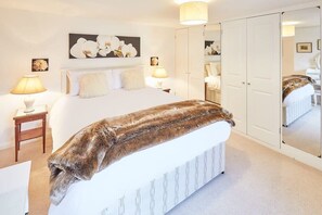 3 bedrooms, iron/ironing board, WiFi, bed sheets - Host & Stay | Rose Cottage (Middlesbrough)