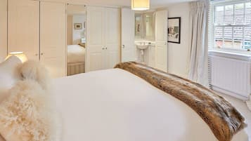 3 slaapkamers, een strijkplank/strijkijzer, internet