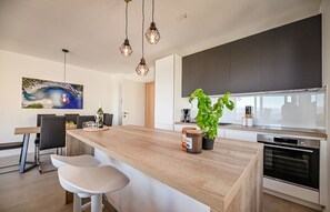 Refrigerador, horno, parrilla de estufa y lavavajillas 