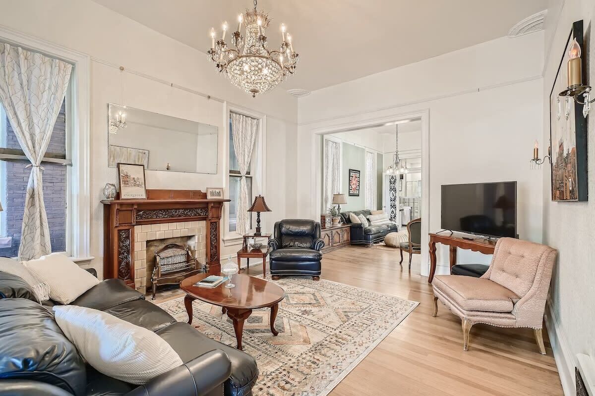 Woods Manor / Walk to Downtown / Built in 1887