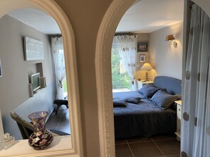 2 chambres, fer et planche à repasser, accès au Wi-Fi (inclus)