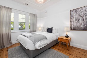 3 bedrooms, iron/ironing board, WiFi, bed sheets - Heritage on Hill | Refreshing Elegance (Orange)