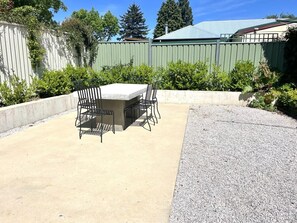 Outdoor dining - Heritage on Hill | Refreshing Elegance (Orange)