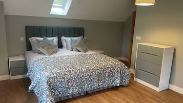 Cottage | 4 bedrooms, individually decorated, individually furnished, free WiFi