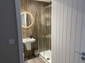 Cottage | Bathroom | Shower - Pennant Uchaf (Llanbrynmair)