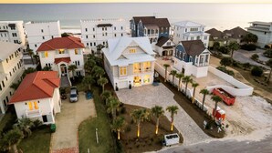 A coastal residential area with multiple houses, some with balconies, and a view of the ocean. - Seagrove Sparrow|Easy Beach Access|Private Pool|Outdoor Oasis (Santa Rosa Beach)