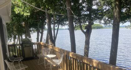 Cheerful two bedroom cottage on beautiful Rice Lake waterfront