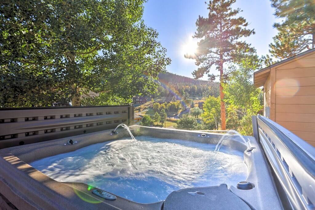 The Mountain Retreat at Evergreen | King bed