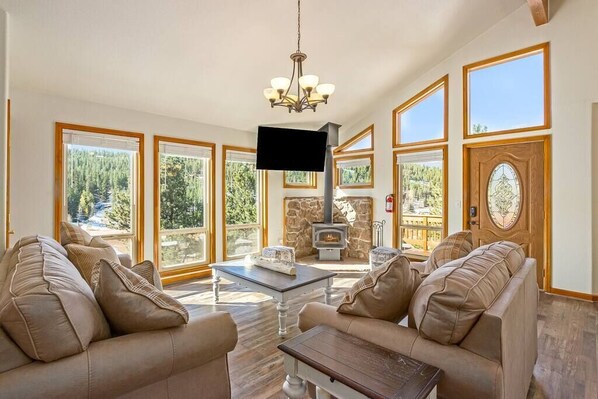 Televisión y oficina 