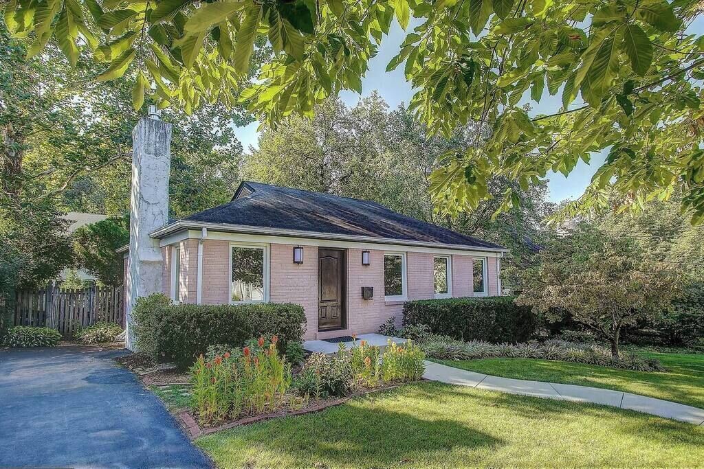 Cozy Cottage by the City