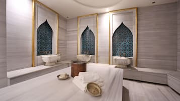 Salas de tratamiento para parejas, baño turco o hammam y aromaterapia