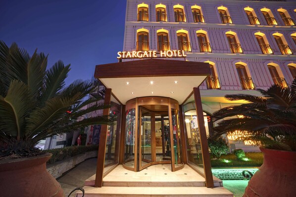 Luxury Studio Suite, Smoking, City View | Front of property
