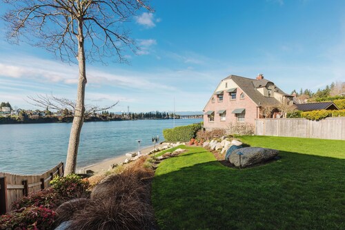 Waterfront Beach Cottage