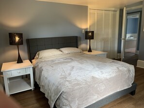 Room - Cheerful Creekside Home with Dock (Machipongo)