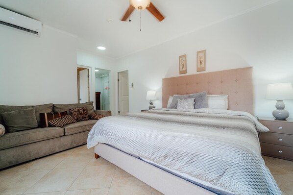 4 habitaciones, tabla de planchar con plancha, cuna de viaje y wifi