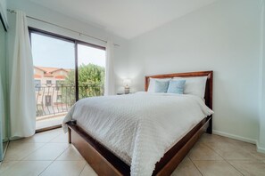 4 habitaciones, tabla de planchar con plancha, cuna de viaje y wifi 