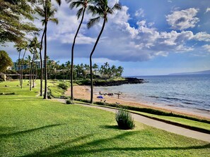 Am Strand, Liegestühle, Strandtücher