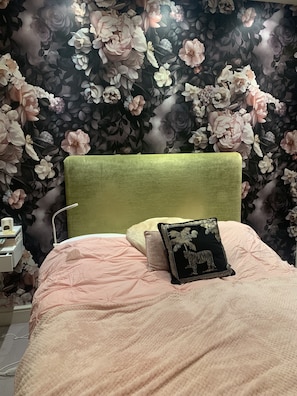 2 Schlafzimmer, Schreibtisch, Bügeleisen/Bügelbrett, kostenloses WLAN