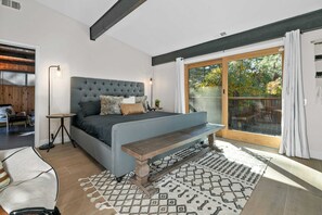 4 habitaciones, tabla de planchar con plancha, wifi y ropa de cama 