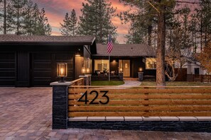 Exterior detail - Moody Modern Cabin w/ Game Room (Big Bear)