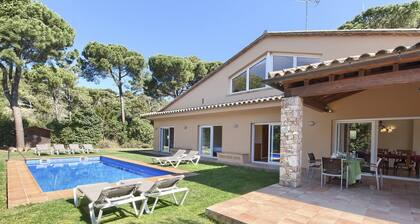 5 bedroom house in Begur with private pool and garden (Ref.H53)