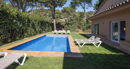 5 bedroom house in Begur with private pool and garden (Ref.H53)