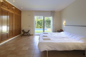 5 bedrooms, free WiFi, bed sheets - 5 bedroom house in Begur with private pool and garden (Ref.H53) (Begur)