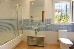 Towels - 5 bedroom house in Begur with private pool and garden (Ref.H53) (Begur)