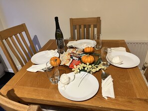 House | Private kitchen | Fridge, microwave, oven, stovetop - River Bay (Cardiff)