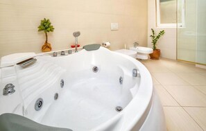 Apartment, Multiple Beds | Bathroom | Shower, hair dryer, towels - Villa Marid Luxury Presidential Apartment (Opatija)