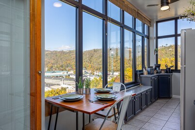 Walk to Downtown Gatlinburg - 4 minute walk - No Parking Hassles - Stunning View