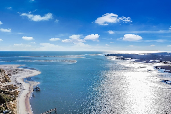 Beach nearby, sun loungers, beach towels
