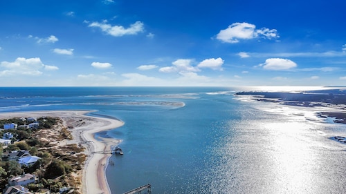 Poolside Tiki bar with swings!  Heated  pool! See boardwalk to beach from lawn!