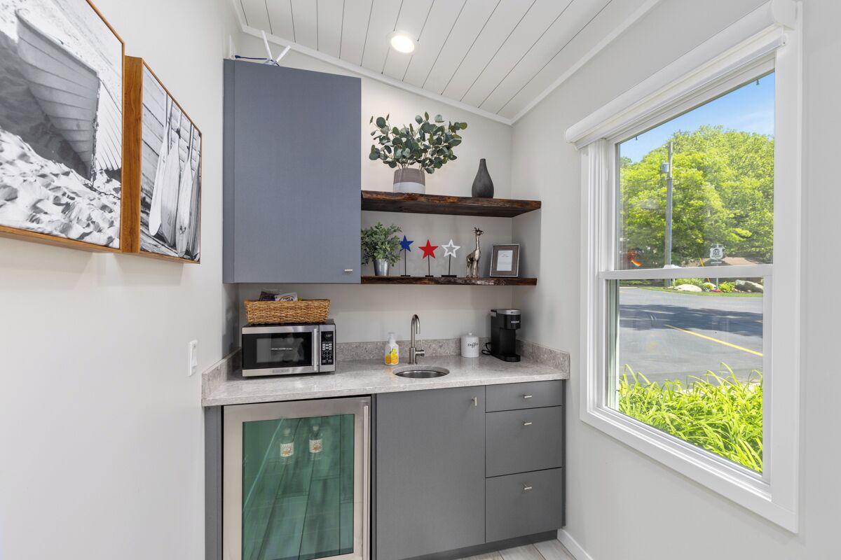 Fridge, microwave, coffee/tea maker, toaster