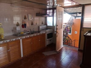 Microondas, horno, parrilla de estufa y lavavajillas 