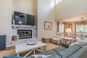 TV, fireplace, offices, computer monitors