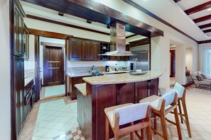 Fridge, microwave, oven, stovetop - Pinilla, Quiet & Spacious 3BR home, shared zero edge lap pool (Tamarindo)