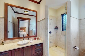 Towels - Pinilla, Quiet & Spacious 3BR home, shared zero edge lap pool (Tamarindo)