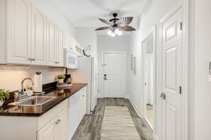 Køleskab, mikrobølgeovn, ovn, opvaskemaskine