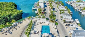 Enjoy this modern and cozy house in Key Largo Florida.