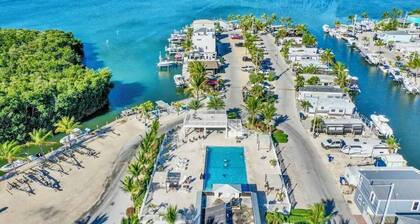 Enjoy this modern and cozy house in Key Largo Florida.