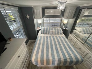 2 bedrooms, iron/ironing board, travel cot, free WiFi