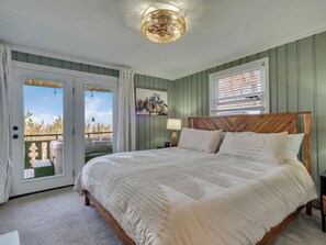 4 bedrooms, desk, iron/ironing board, free WiFi