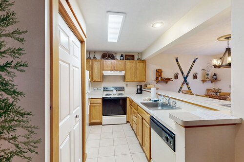 Tree-lined townhome with private deck - close to skiing & waterpark